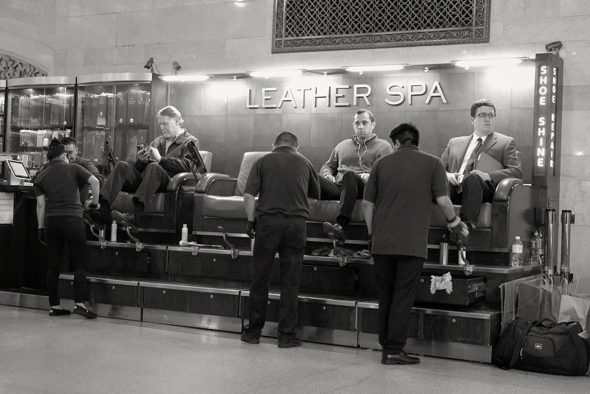 Christoph Radke, New York City, Grand Central shoeshine, 2016
